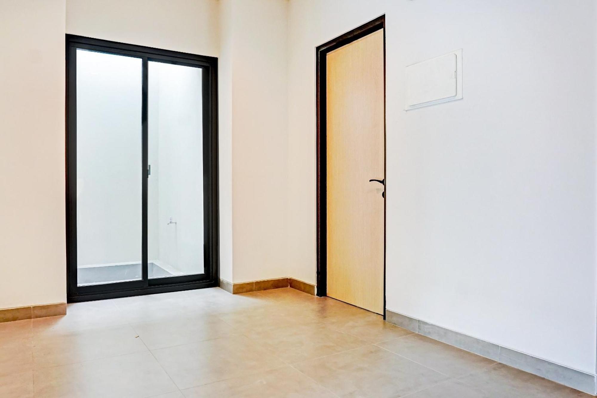 Super Oyo Capital O 90635 Tango Juliet Residence Джакарта Экстерьер фото