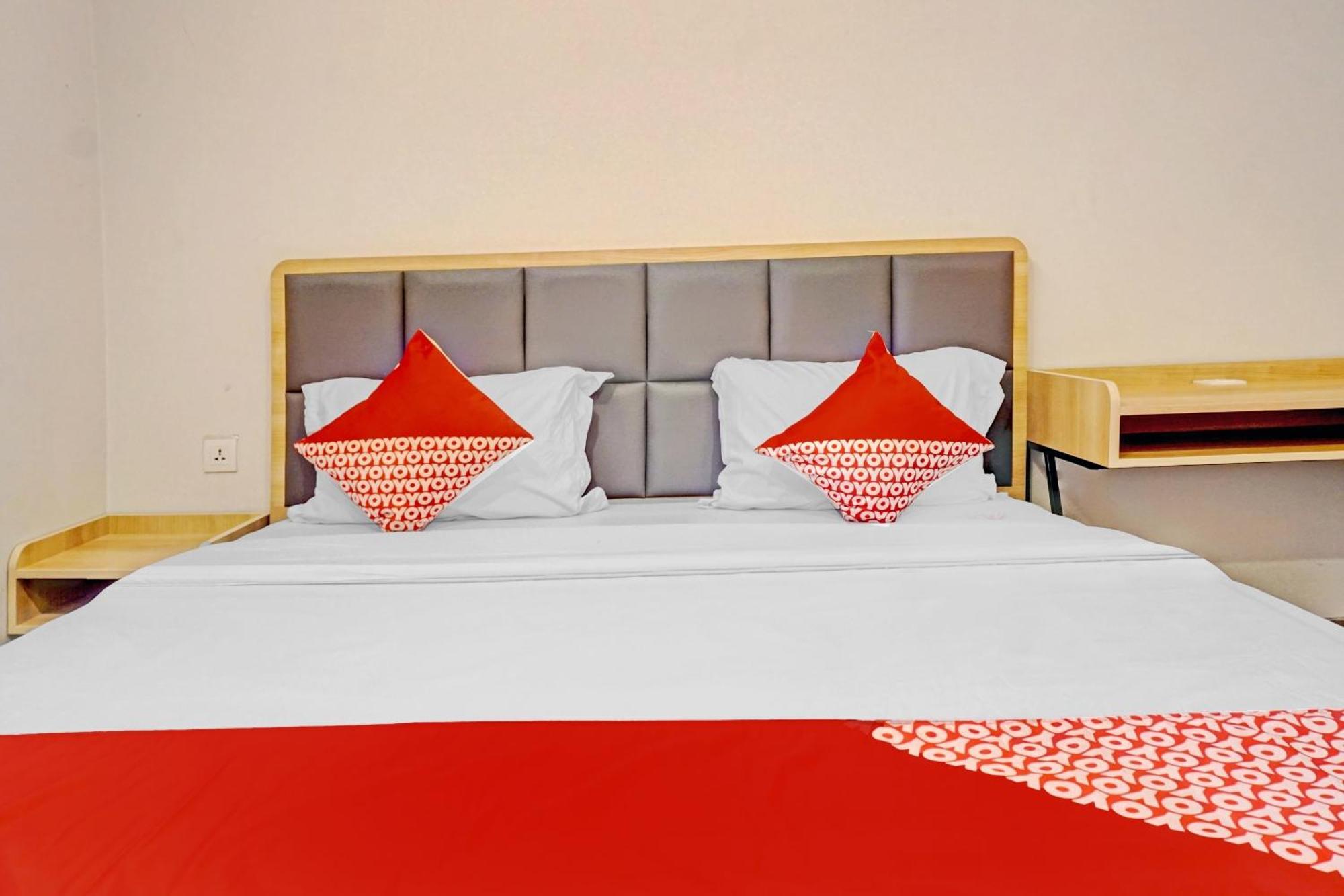 Super Oyo Capital O 90635 Tango Juliet Residence Джакарта Экстерьер фото