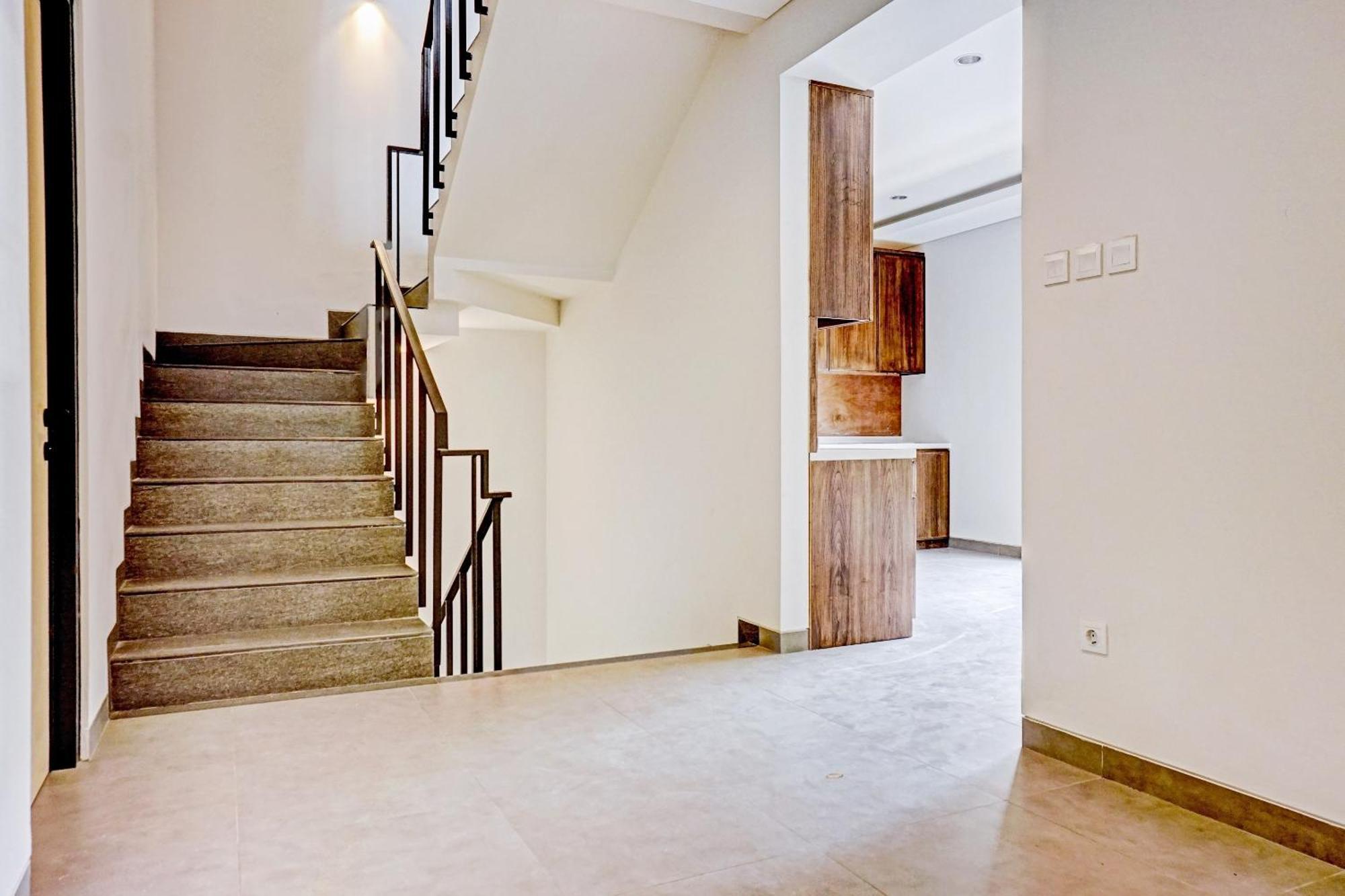 Super Oyo Capital O 90635 Tango Juliet Residence Джакарта Экстерьер фото
