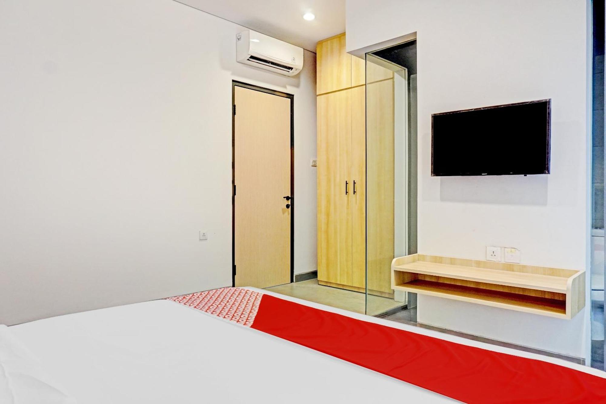 Super Oyo Capital O 90635 Tango Juliet Residence Джакарта Экстерьер фото